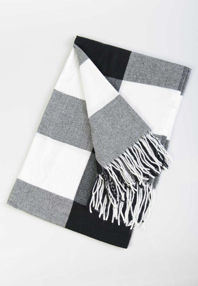 Szal Damski Czarno-Biały W Kratę