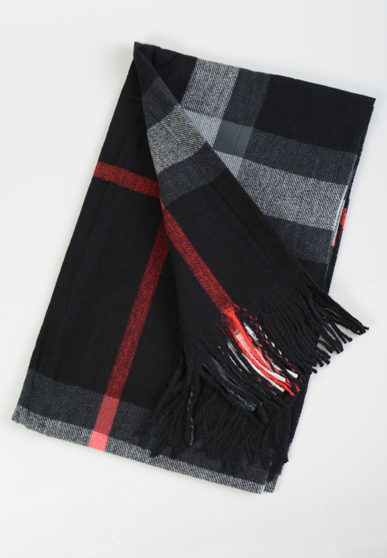 Szal Damski Czarny W Kratę