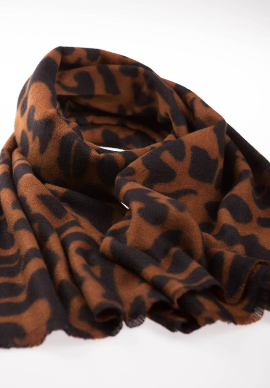 Szal Damski Brązowy W Panterkę