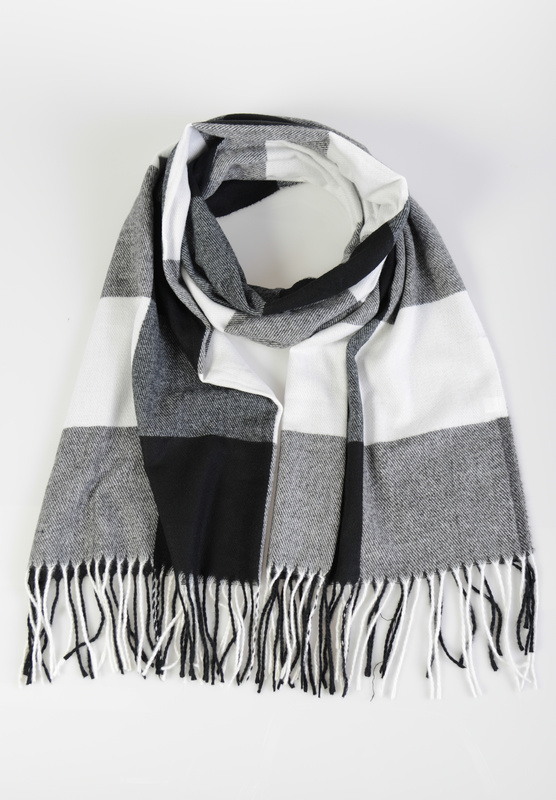 Szal Damski Czarno-Biały W Kratę
